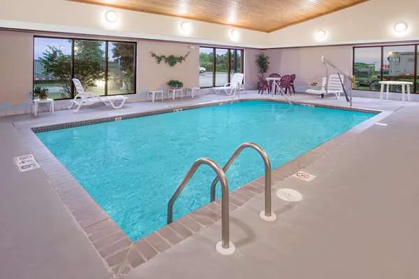 Days Inn by Wyndham Madison NE/Windsor 4