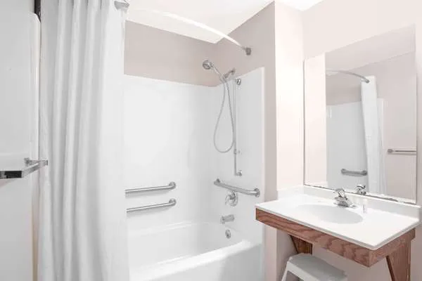 Days Inn by Wyndham Madison NE/Windsor 4