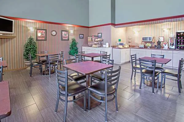 Days Inn by Wyndham Madison NE/Windsor 4