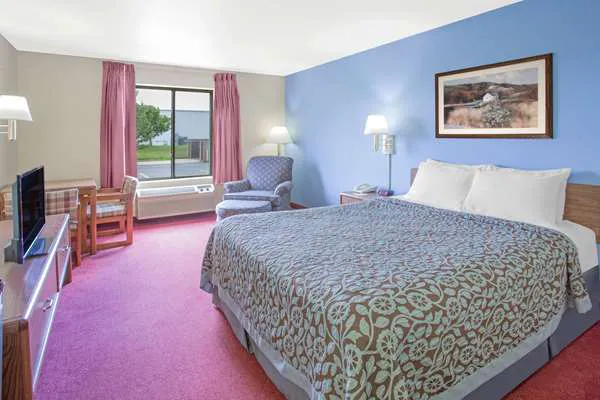Days Inn by Wyndham Madison NE/Windsor 4