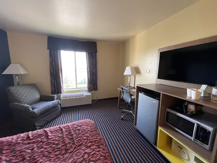 Days Inn by Wyndham Madison NE/Windsor 4