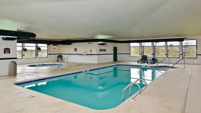 Holiday Inn Express & Suites Fort Atkinson by IHG 4