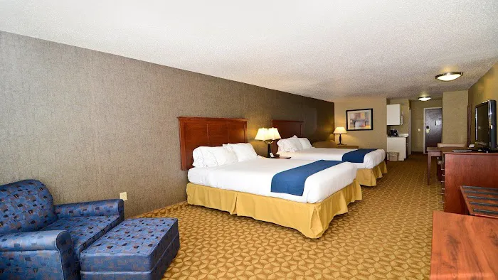 Holiday Inn Express & Suites Fort Atkinson by IHG 4