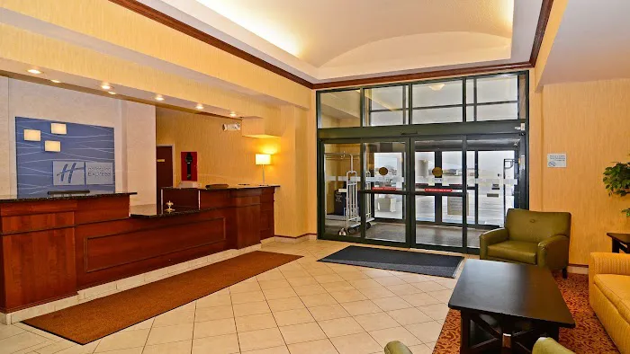 Holiday Inn Express & Suites Fort Atkinson by IHG 4