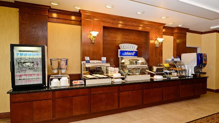 Holiday Inn Express & Suites Fort Atkinson by IHG 4