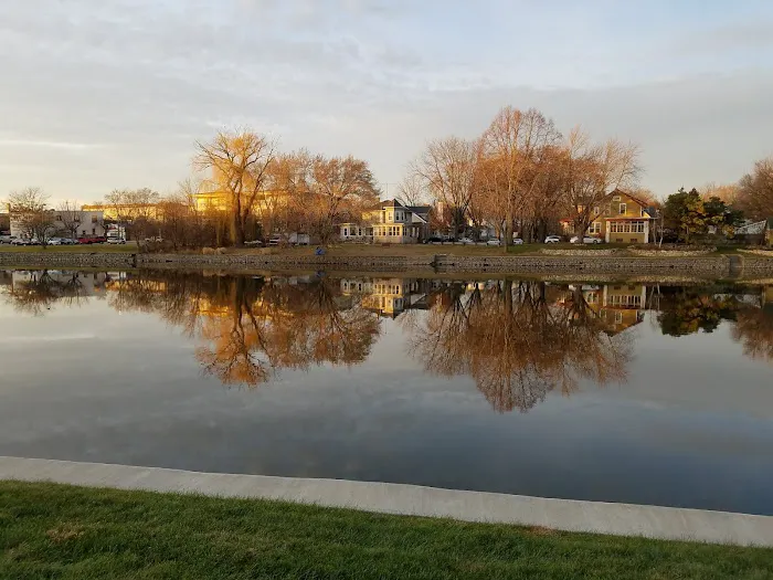 Riverwalk Inn & Suites 4