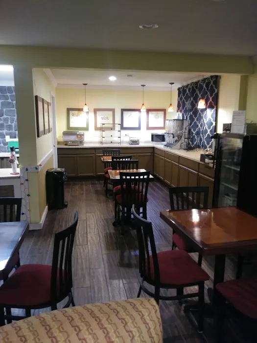 Riverwalk Inn & Suites 4