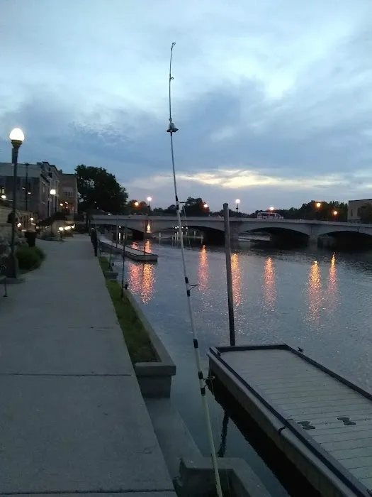 Riverwalk Inn & Suites 4