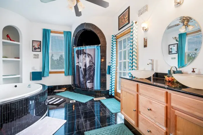 The Starlight Tower Hot Tub Suite 4