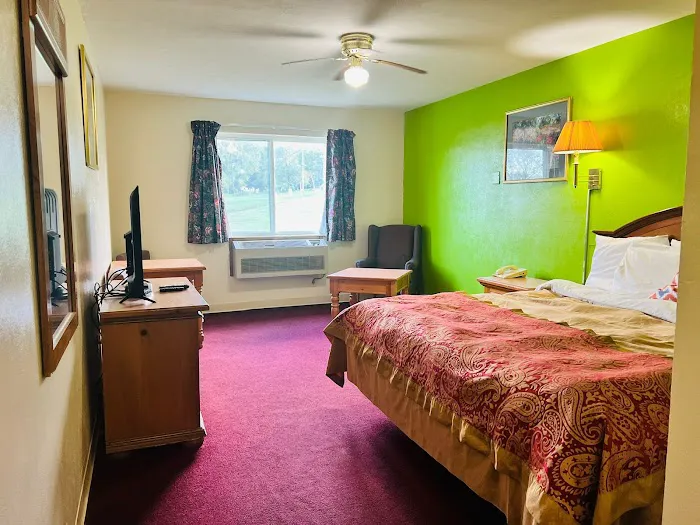Villa Inn Motel Near Hwy 12 WI Capital O 4