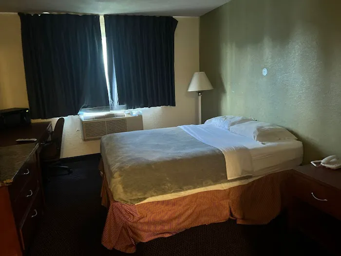 Villa Inn Motel Near Hwy 12 WI Capital O 4