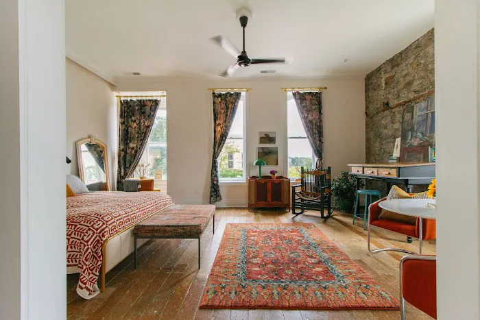 Parlor Hotel 4