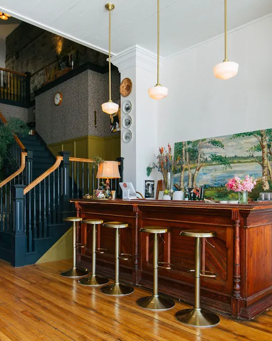 Parlor Hotel 4