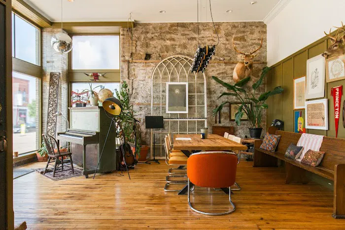 Parlor Hotel 4