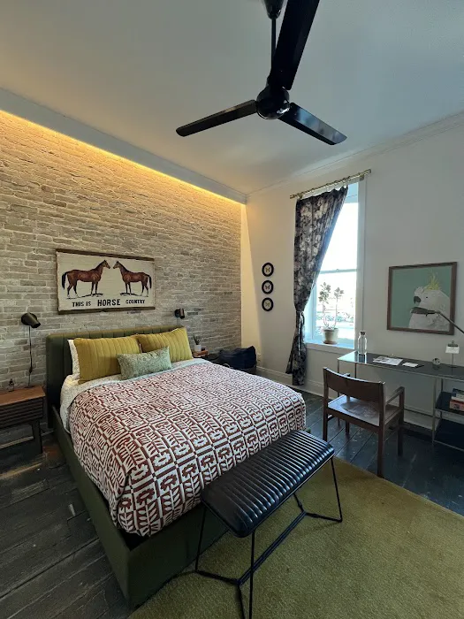 Parlor Hotel 4