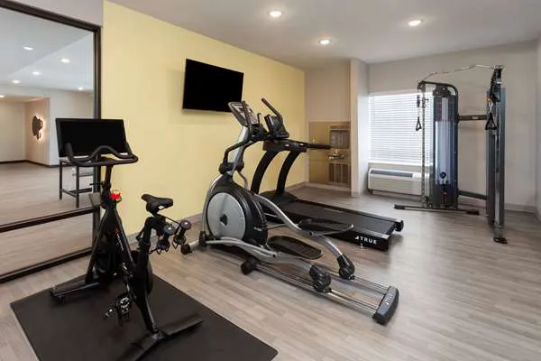 ECHO Suites Extended Stay by Wyndham Madison 4