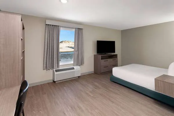 ECHO Suites Extended Stay by Wyndham Madison 4