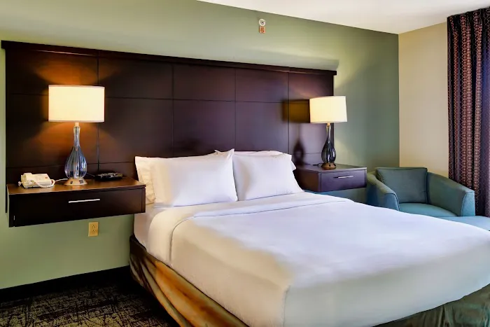 Staybridge Suites Madison-East by IHG 4