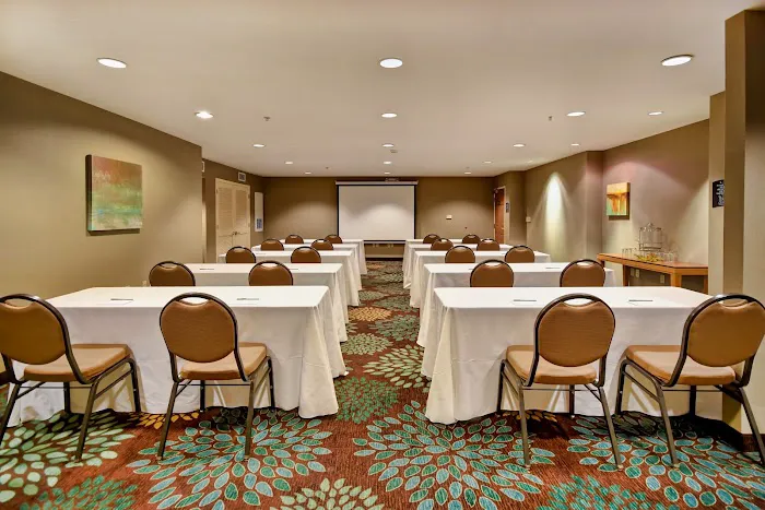 Staybridge Suites Madison-East by IHG 4