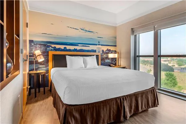 Cambria Hotel Madison East 4