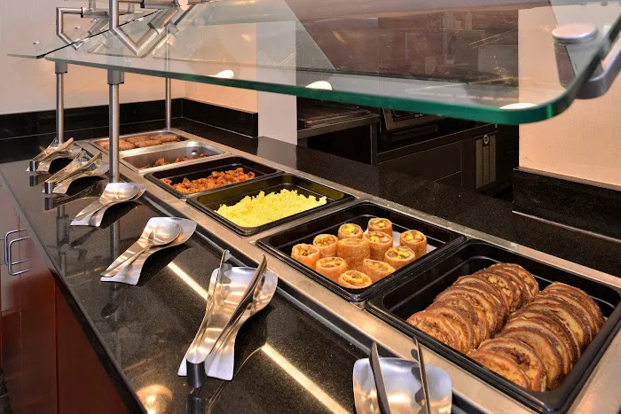Holiday Inn Madison at the American Center by IHG 4