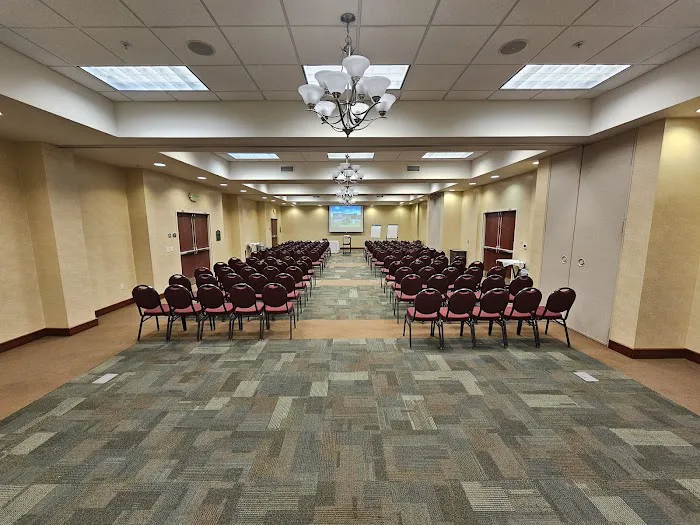 Holiday Inn Madison at the American Center by IHG 4