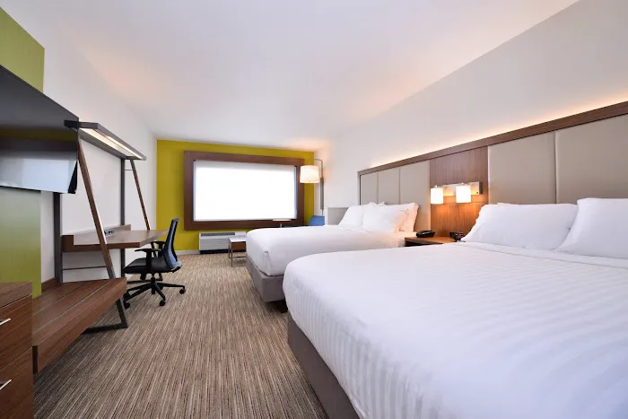 Holiday Inn Express & Suites Madison by IHG 4