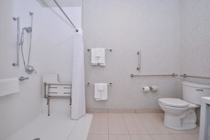 Holiday Inn Express & Suites Madison by IHG 4
