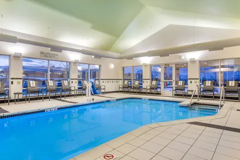 Fairfield Inn & Suites Madison East 4