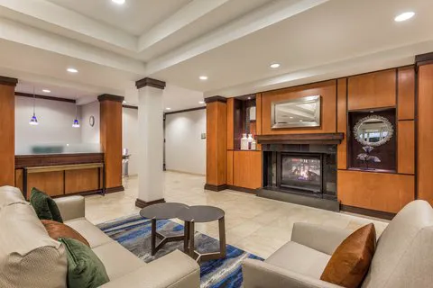 Fairfield Inn & Suites Madison East 4
