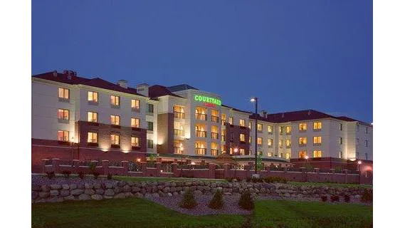 Courtyard Madison East 4