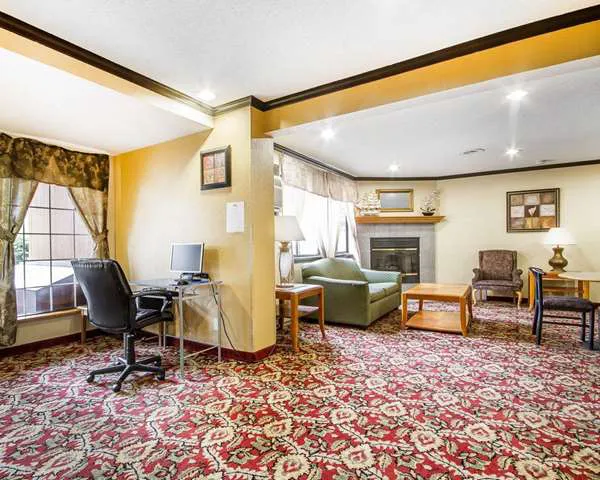Rodeway Inn & Suites Madison East 4