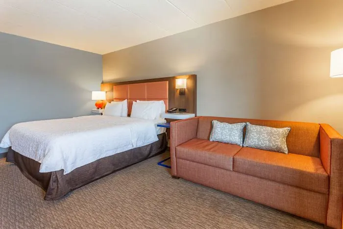 Hampton Inn Madison East 4