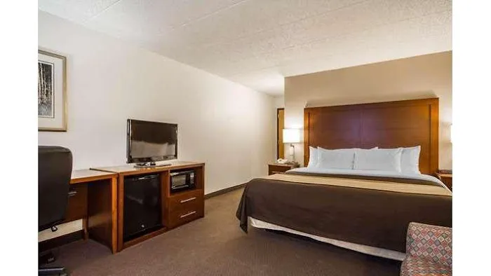 Comfort Inn & Suites Madison - Airport 4