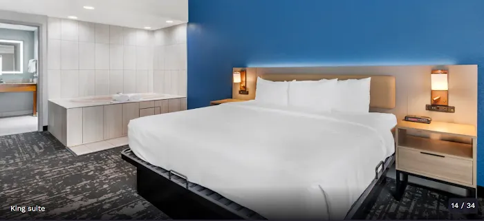 Comfort Inn & Suites Madison - Airport 4