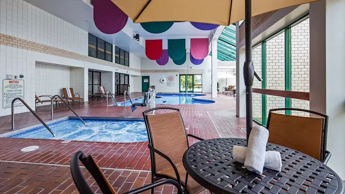 Best Western East Towne Suites 4