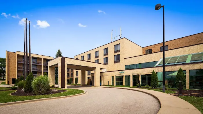 Best Western East Towne Suites 4