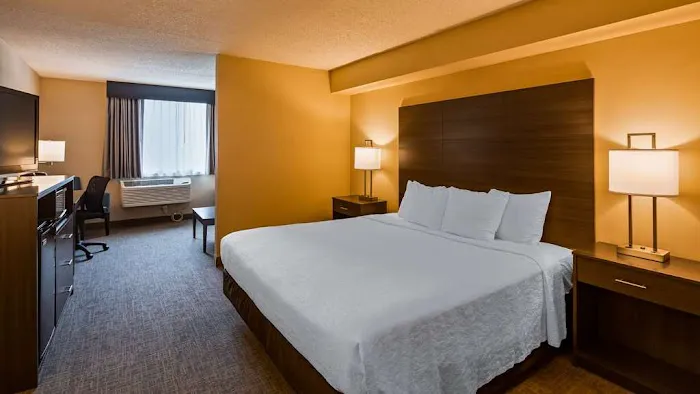 Best Western East Towne Suites 4