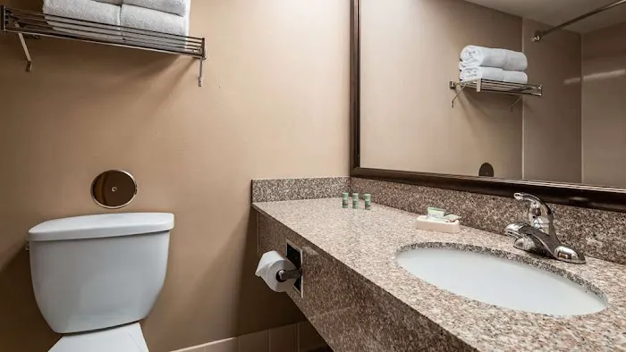 Best Western East Towne Suites 4