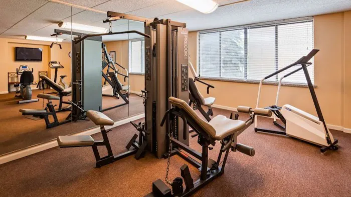 Best Western East Towne Suites 4