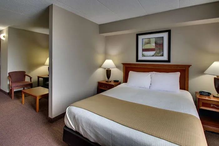Best Western East Towne Suites 4