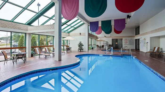 Best Western East Towne Suites 4
