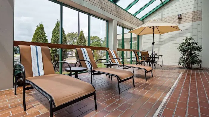 Best Western East Towne Suites 4