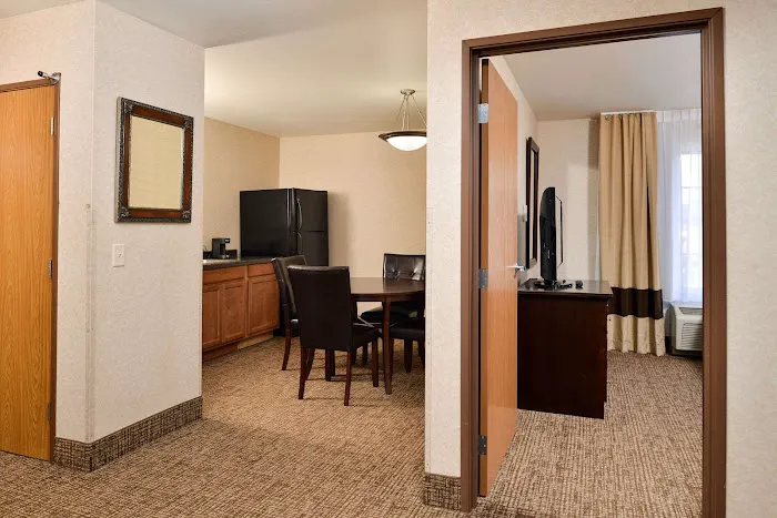 Comfort Inn & Suites Madison North 4