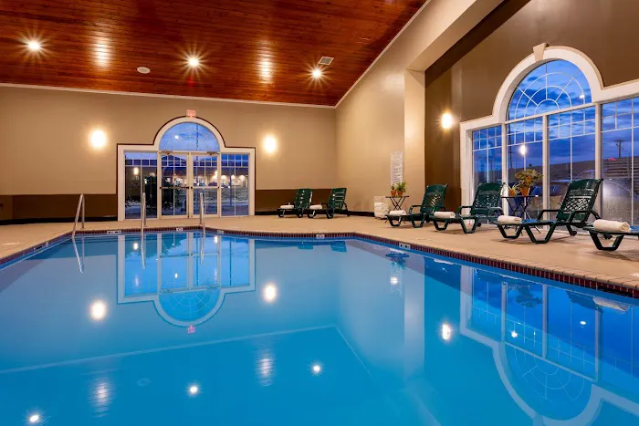 GrandStay Hotel & Suites Waunakee - Madison 4