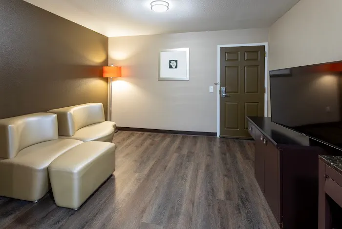 GrandStay Hotel & Suites Waunakee - Madison 4