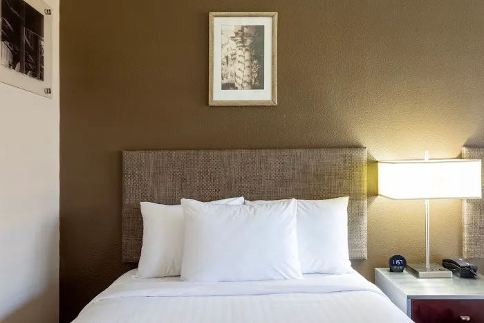 GrandStay Hotel & Suites Waunakee - Madison 4
