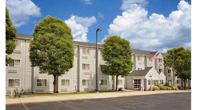 Microtel Inn & Suites by Wyndham Madison East 4
