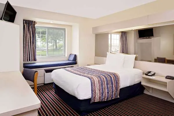 Microtel Inn & Suites by Wyndham Madison East 4