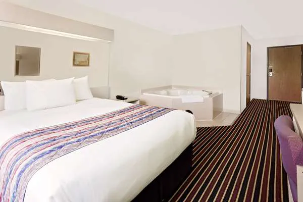 Microtel Inn & Suites by Wyndham Madison East 4